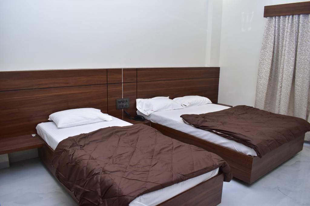 Hotel Sai Sandesh Shirdi Extérieur photo
