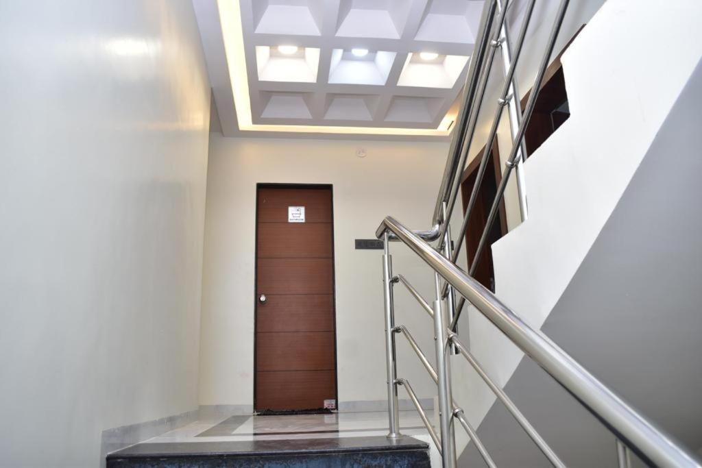 Hotel Sai Sandesh Shirdi Extérieur photo