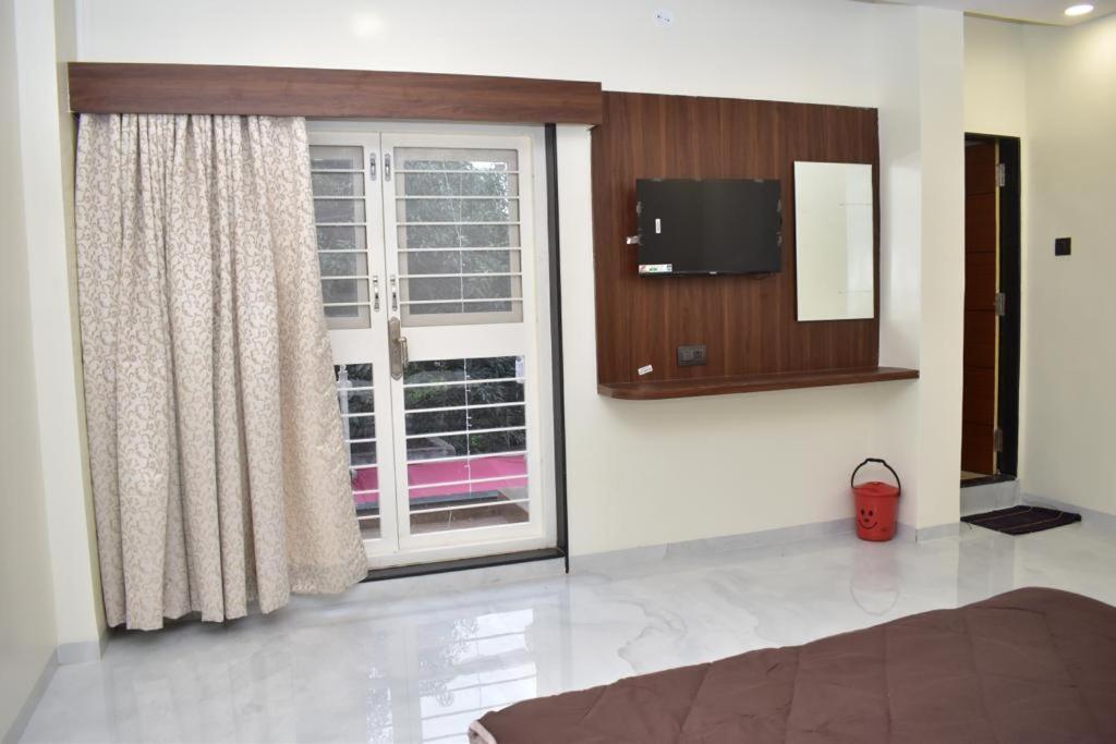Hotel Sai Sandesh Shirdi Extérieur photo