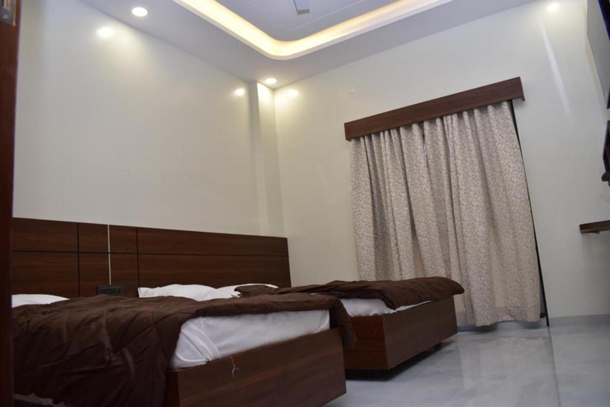 Hotel Sai Sandesh Shirdi Extérieur photo